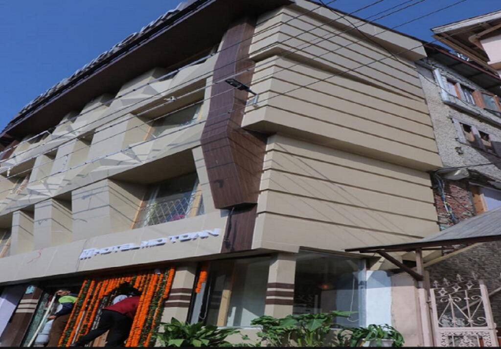 Hotel Midtown Malhotras,Near Tourism Lift,3 star
