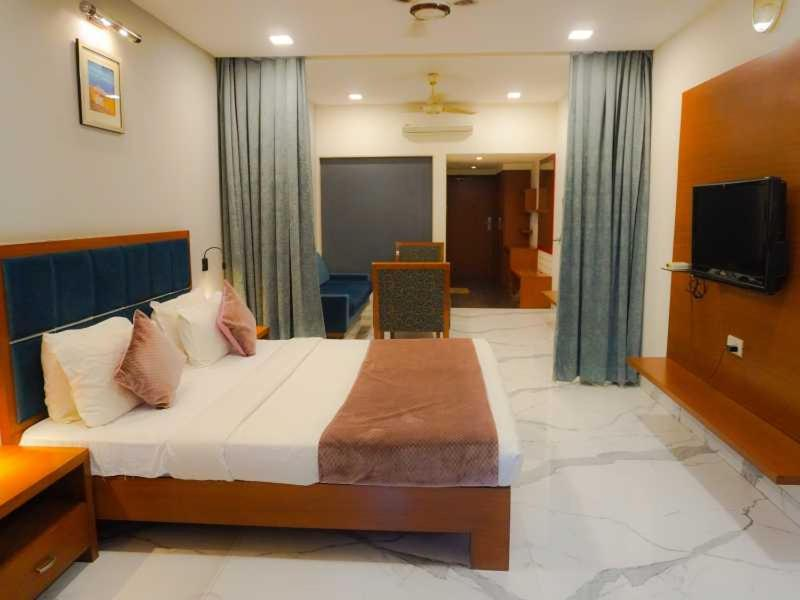 Hotel Aditya,Moudhapara, Raipur,3 star