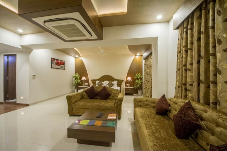 the grand vinayak hotel