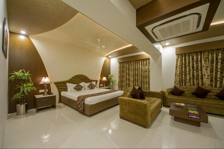 the grand vinayak hotel