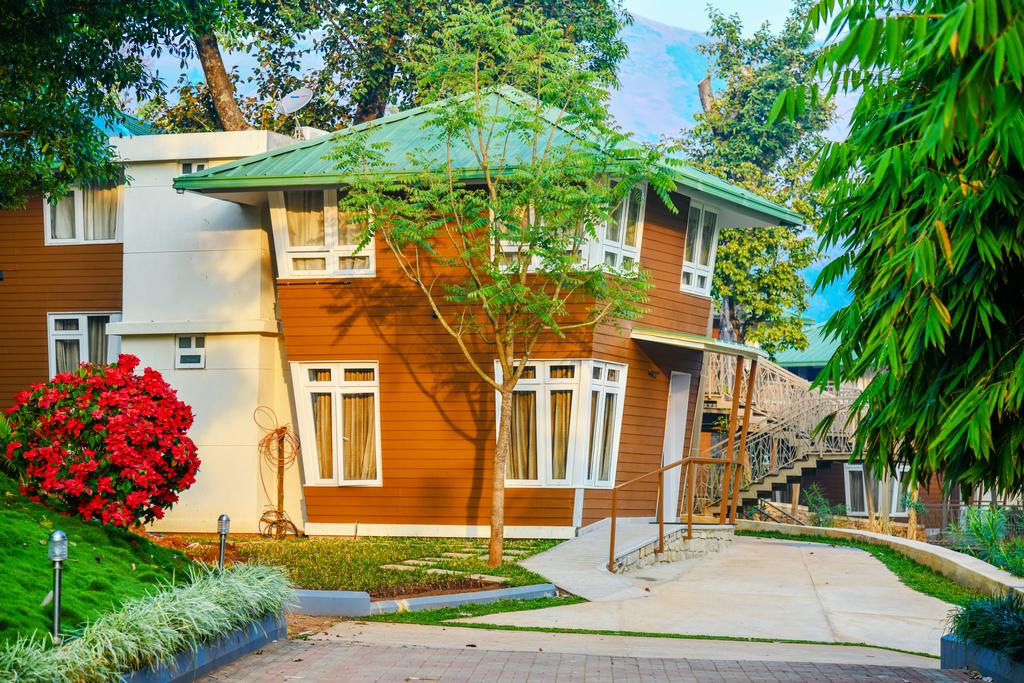 Honeydewwz Exoticaa Hotel And Resort,Thogarihankal,4 star
