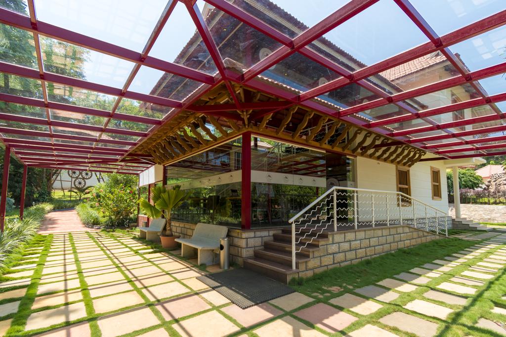 Honeydewwz Exoticaa Hotel And Resort,Thogarihankal,4 star