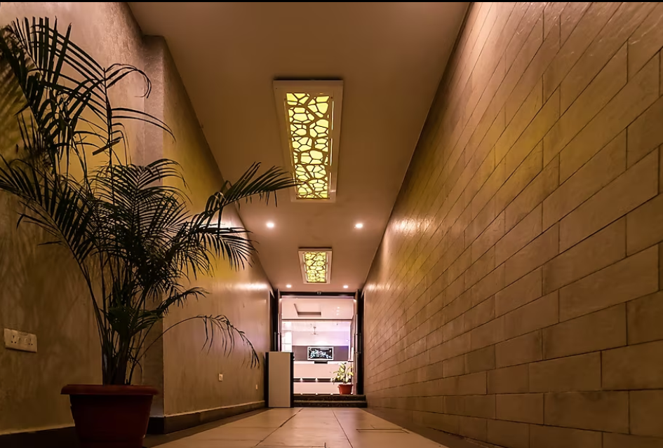 Hotel Arihant Palace,Railway Road ,3 star