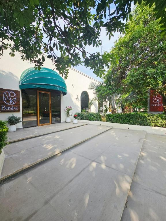 Comfort Hotel Vista,Uttar Pradesh>>Lucknow,4 star