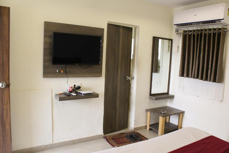 hotel the s g