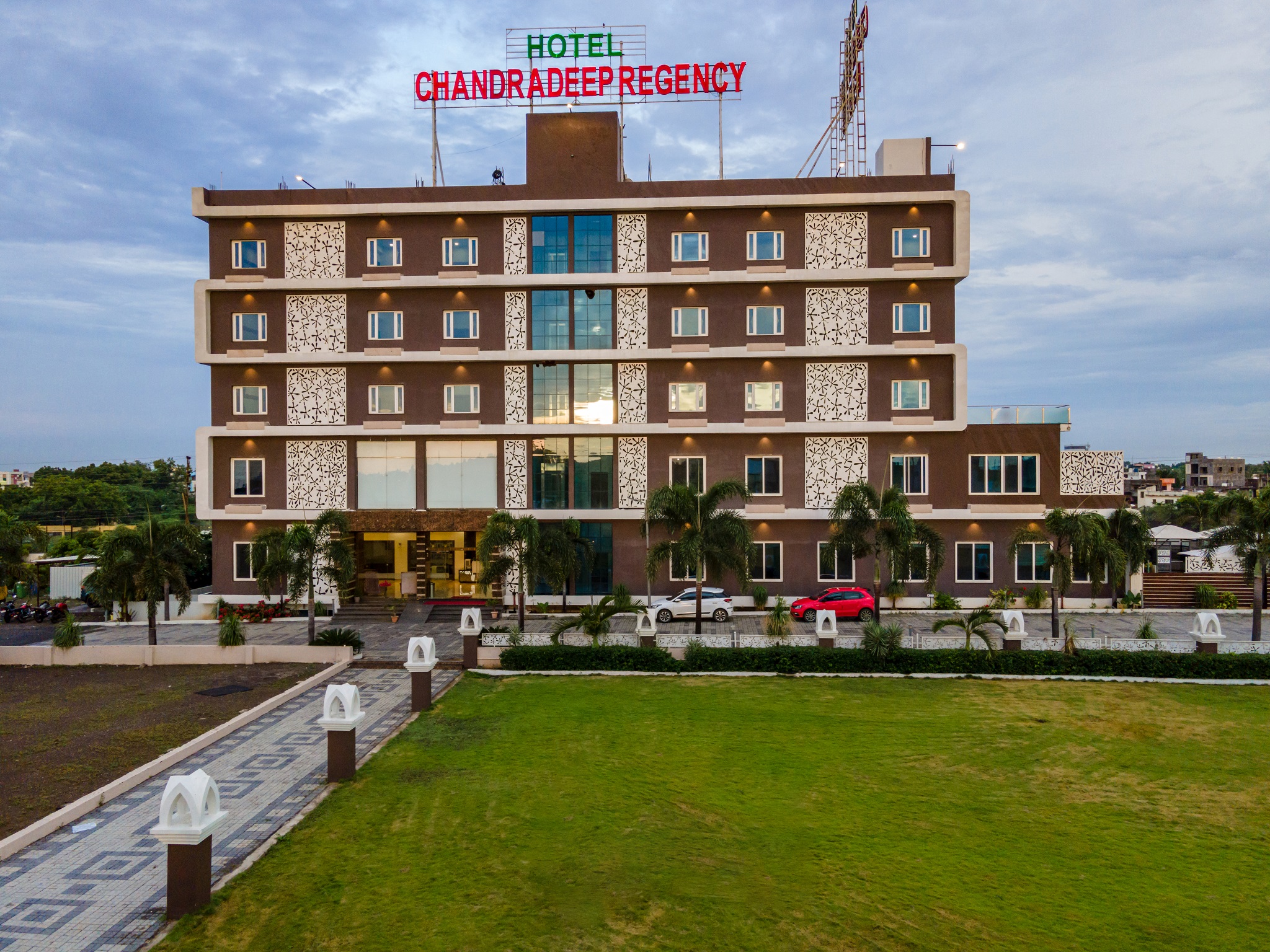 Hotel Chandradeep Regency,Chittod Rd,3 star