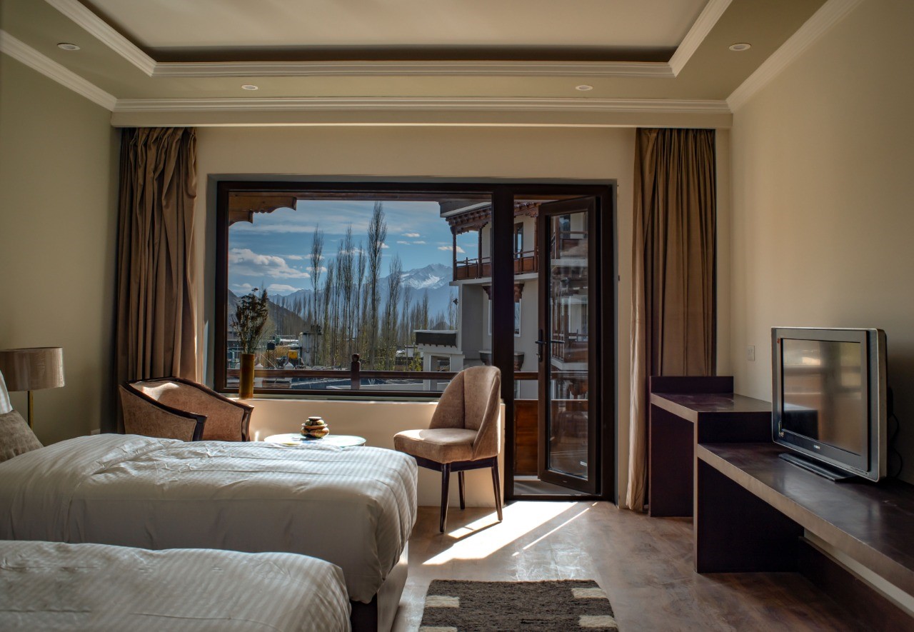 Hotel Kesaar Palace,Fort Road,3 star