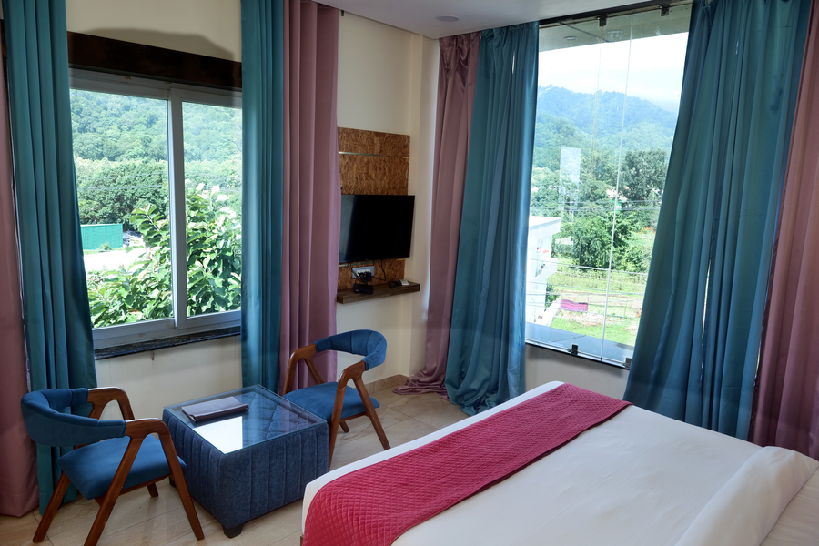Trevon The Shire Inn,Kathghariya Choraha Infront Of Geetangali Banquet Hall And Suyal Petrol Pump, Kaladhungi Rd, Haldwani, Uttarakhand 263139,3 star