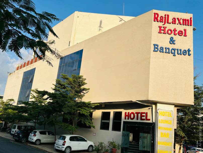 Rajlaxmi Hotel,Siddharth Nagar,3 star