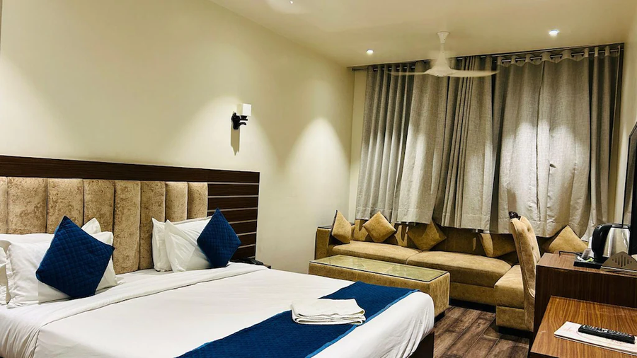 Rajlaxmi Hotel,Siddharth Nagar,3 star