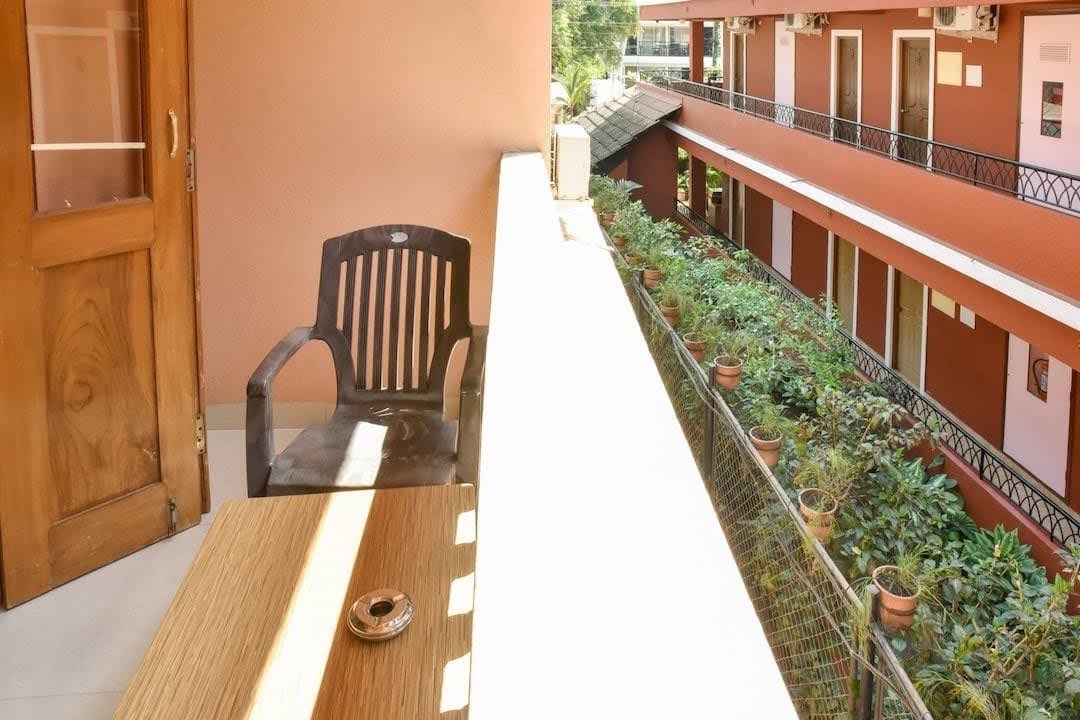 Henry's Place,Calangute,3 star