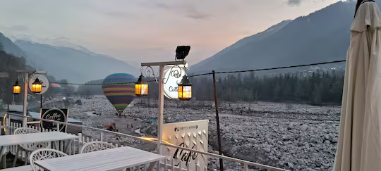 Villa Riverine Cafe And Riverview Residences,Vashisht Road,3 star