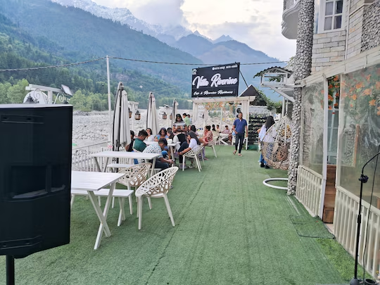 villa riverine cafe and riverview residences