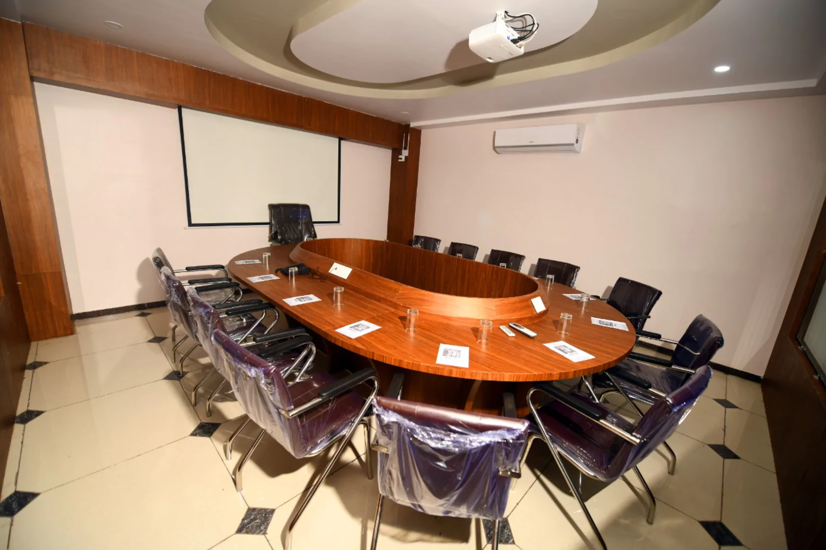Hotel Shiv Shakti,Mendua,3 star