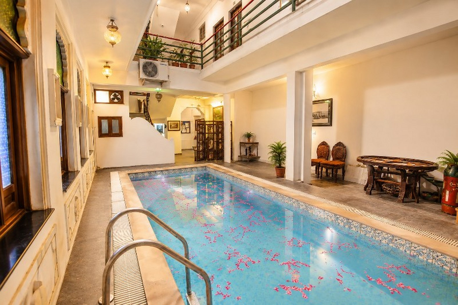 hotel devraj niwas on lake pichola udaipur