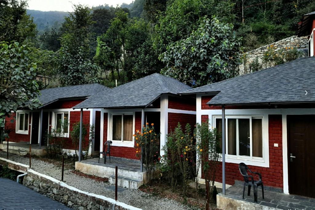 Char Machan Resort,Village Narayankoti, Kedarnath Highway, Guptkashi, Uttarakhand, 246439.,2 star