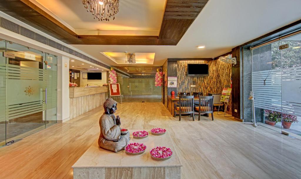 treebo premium relax inn patel nagar