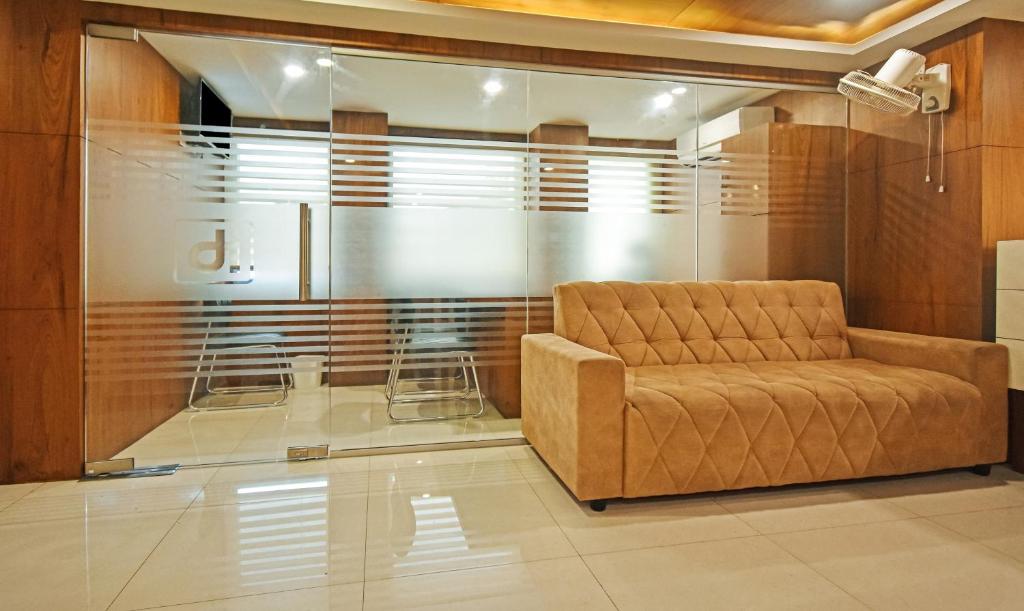 Itsy Hotels Deluxe Inn,Tamil Nadu>>Chennai,3 star