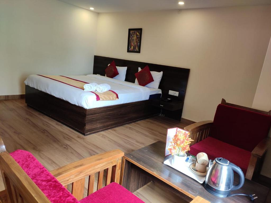 hotel the narayani continental