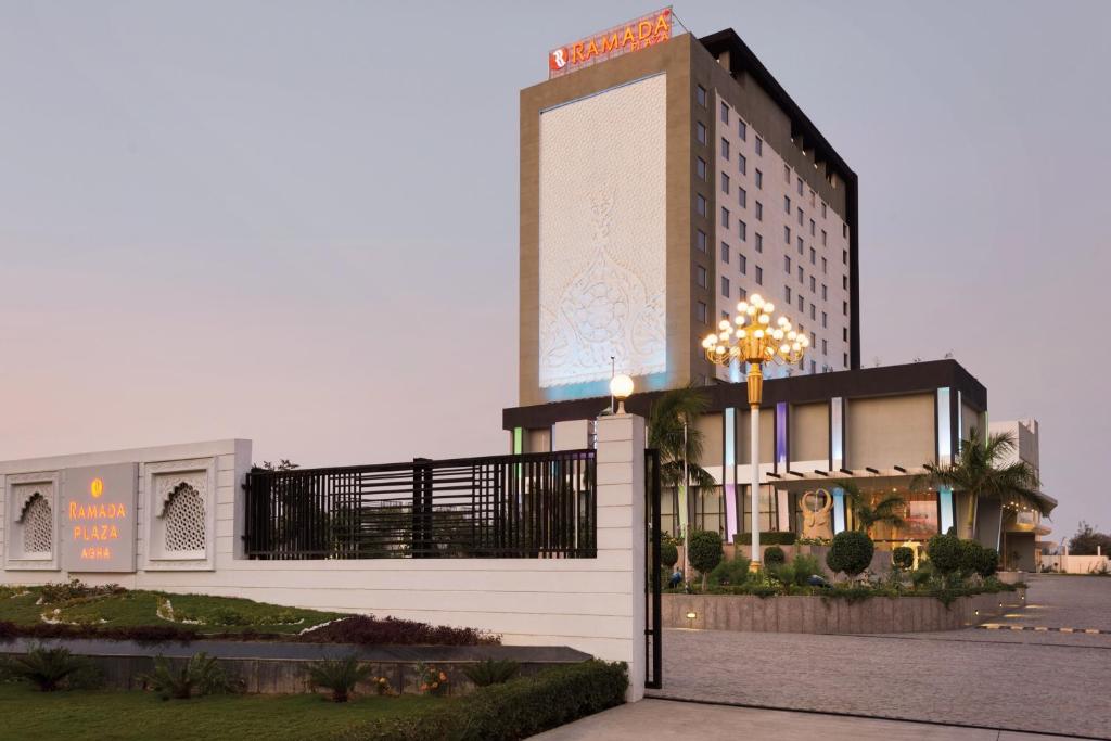 Ramada Plaza Hotel Agra