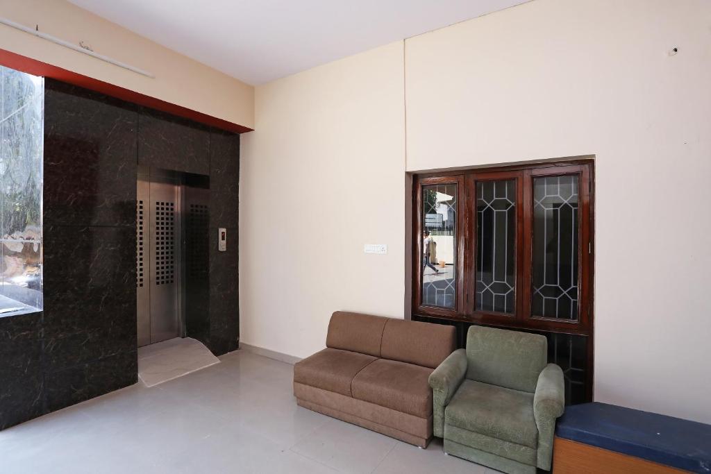 Hotel Executive,Butler Colony,3 star