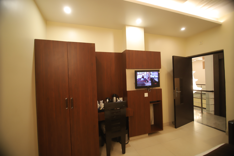 hotel ravisha continental