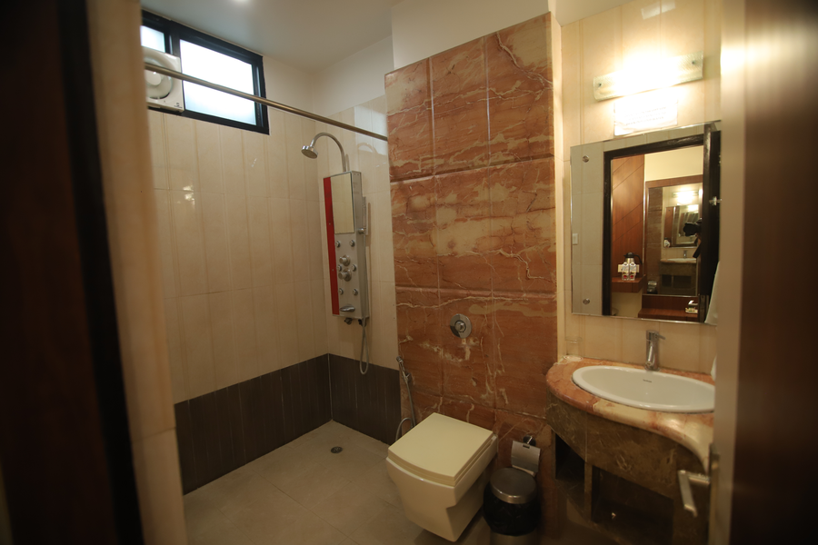 hotel ravisha continental
