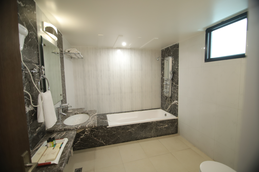 hotel ravisha continental