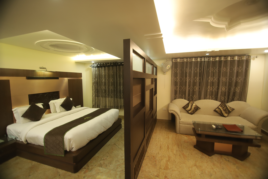 hotel ravisha continental