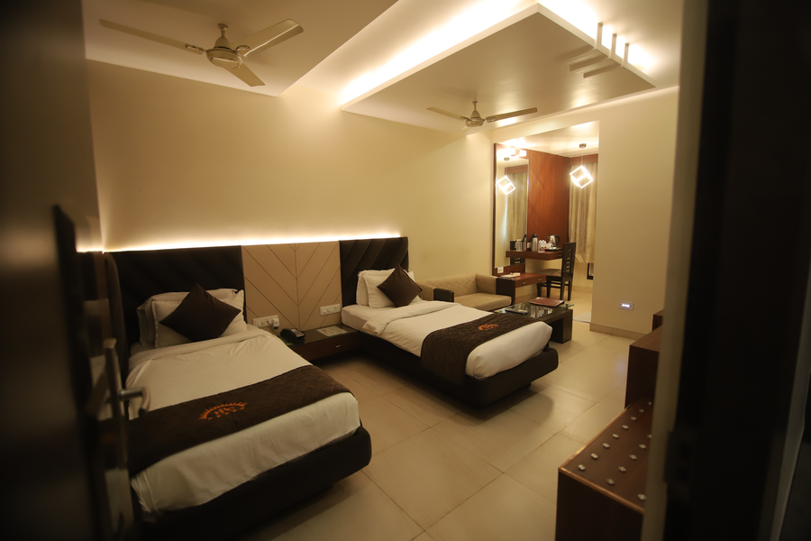 hotel ravisha continental