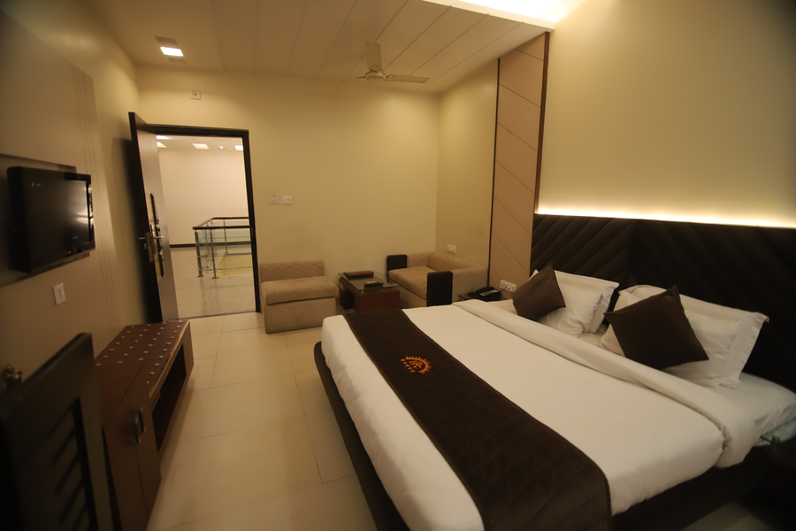 hotel ravisha continental