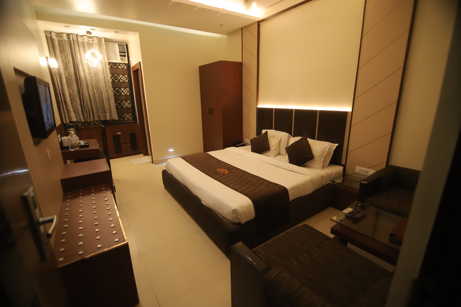 hotel ravisha continental