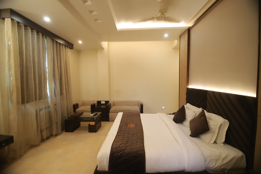 hotel ravisha continental