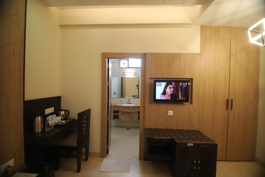 hotel ravisha continental