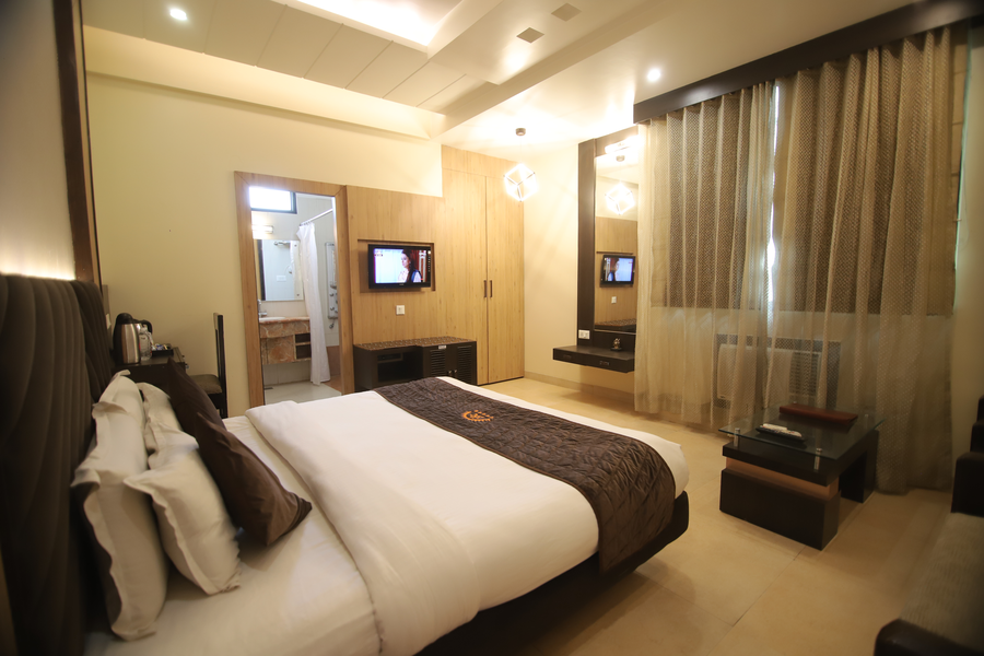 hotel ravisha continental
