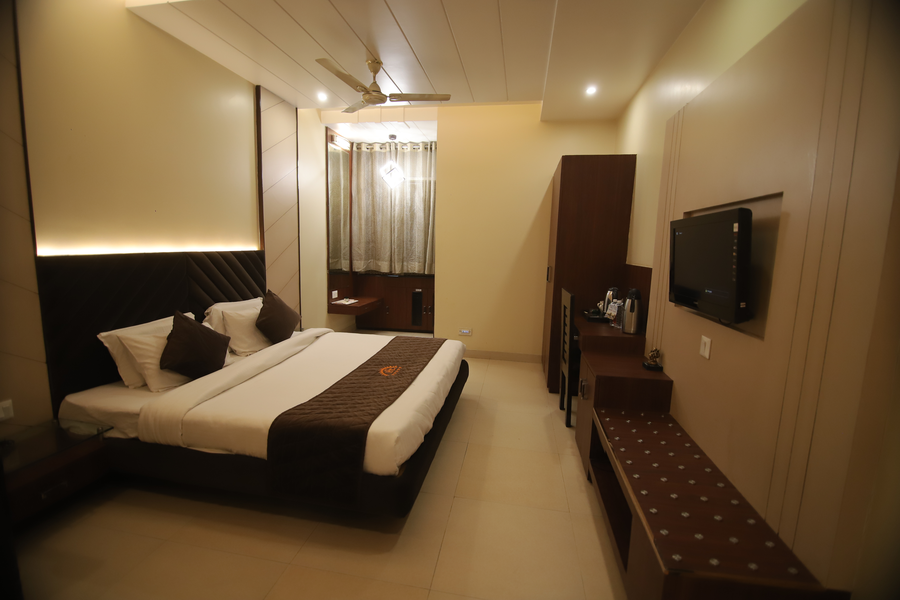 hotel ravisha continental