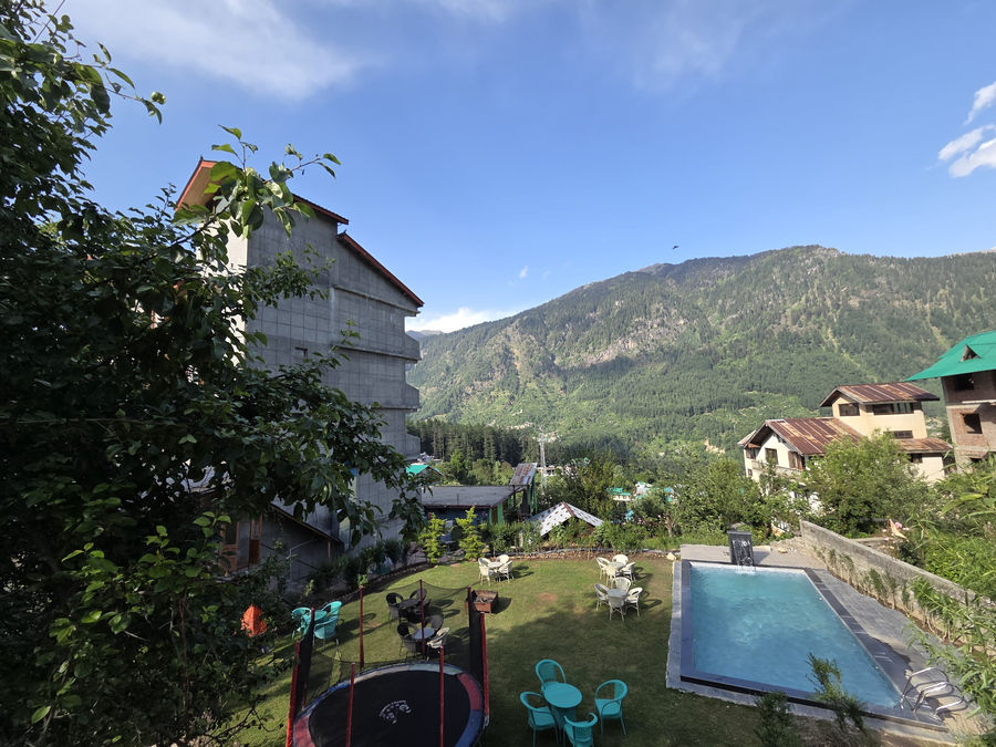 smuggler resort by west western centrally heated and air cooled