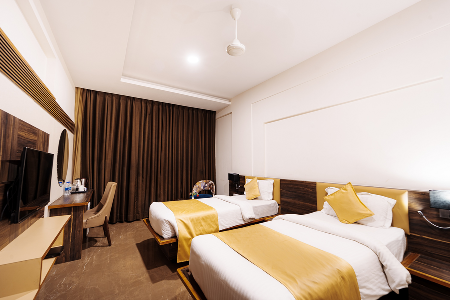 hotel high rise regency