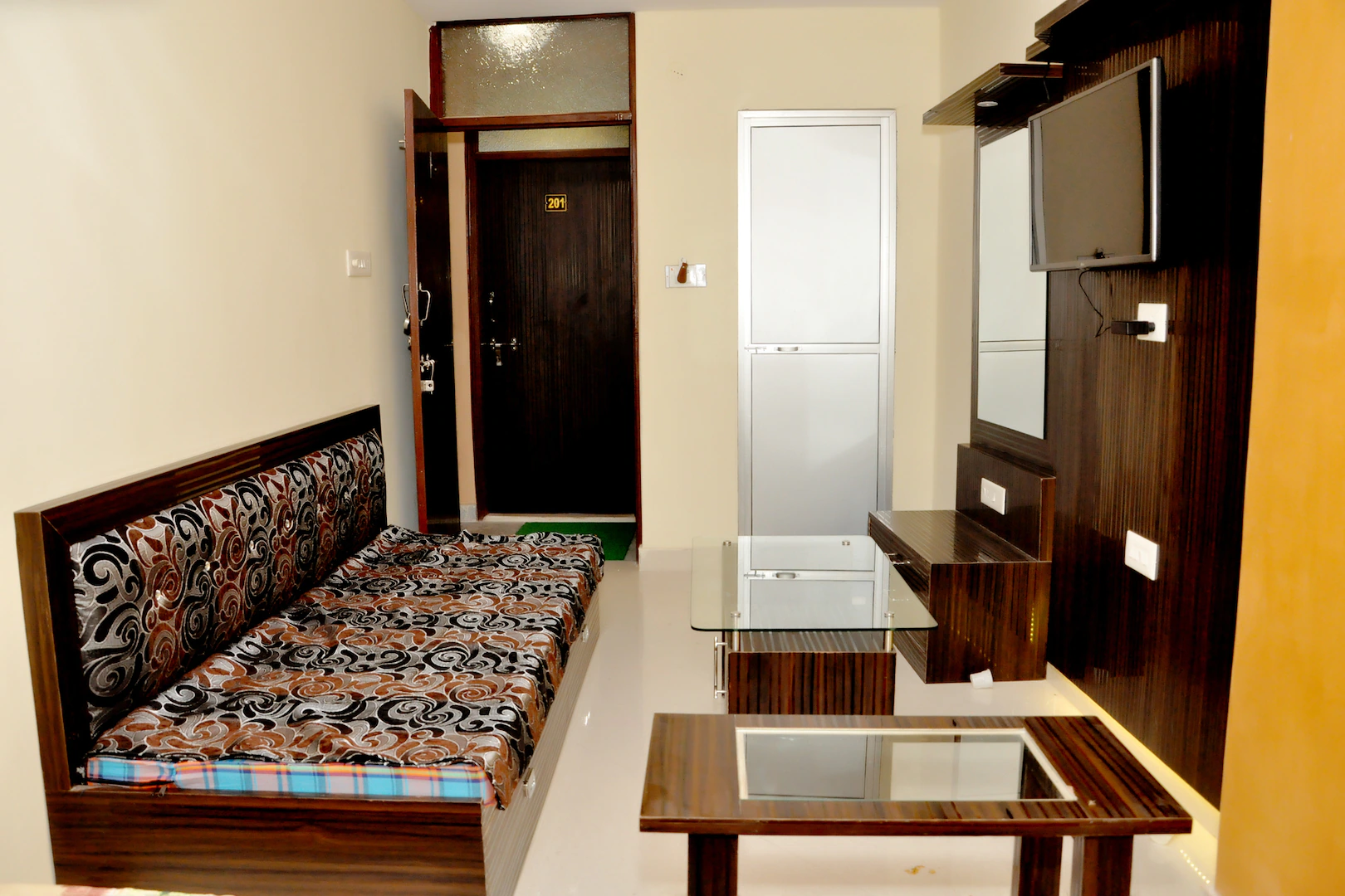 Shree Shagun By Wb Inn, Kanpur,Jhakarkati Kanpur 85/64 , Shagun Sweets, Jhakarkati .Kanpur -208003,3 star