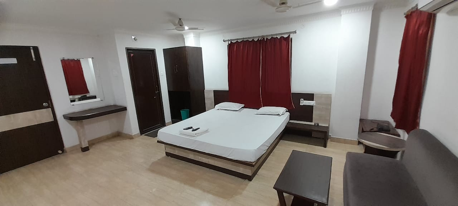 Hotel Gaya International,110, Laxman Sahay Lane Road, Opposite, Station Rd, Gol Bagicha, Gaya, Gol Bagicha, Gaya, India, 823002,3 star