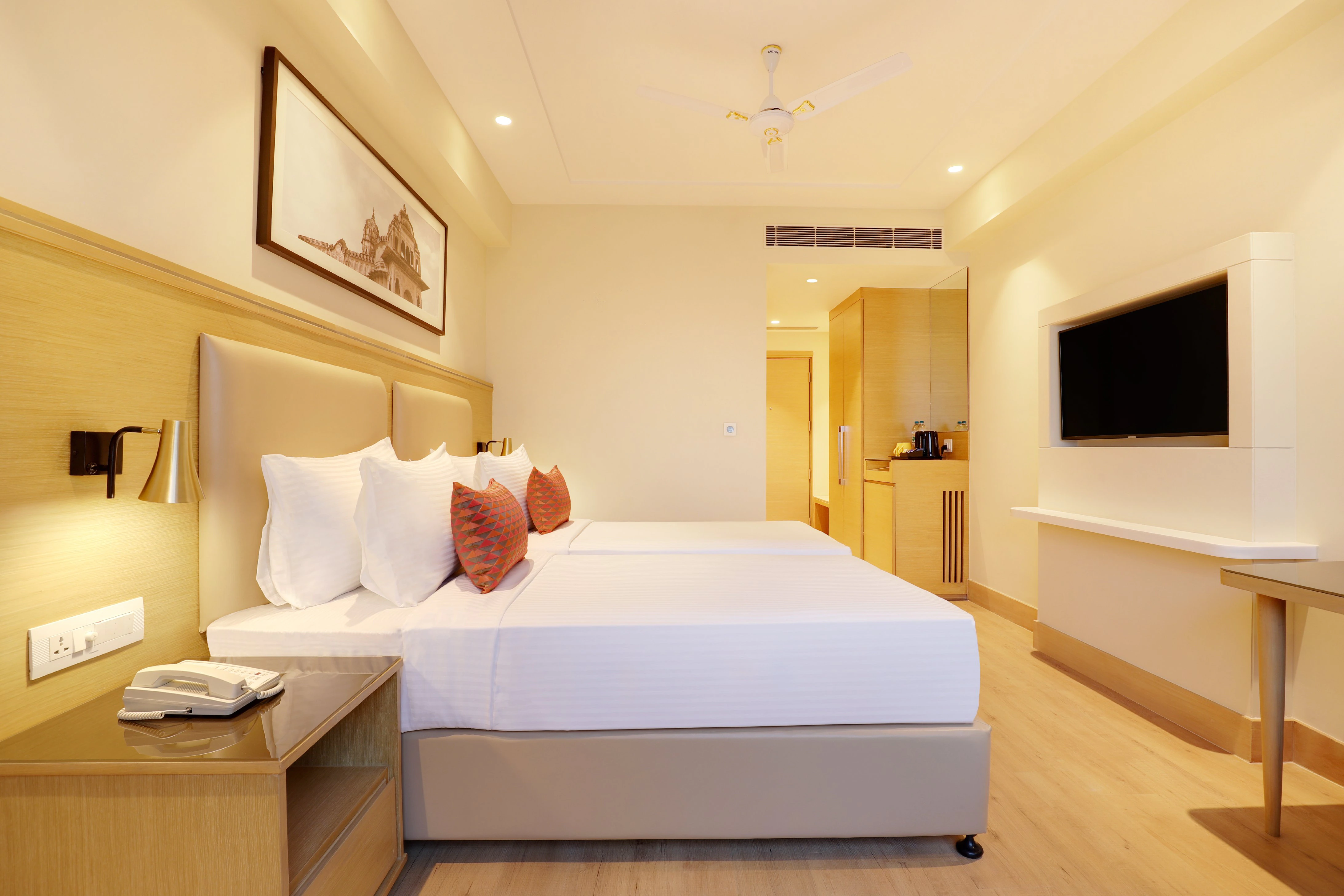 lemon tree hotel jhansi