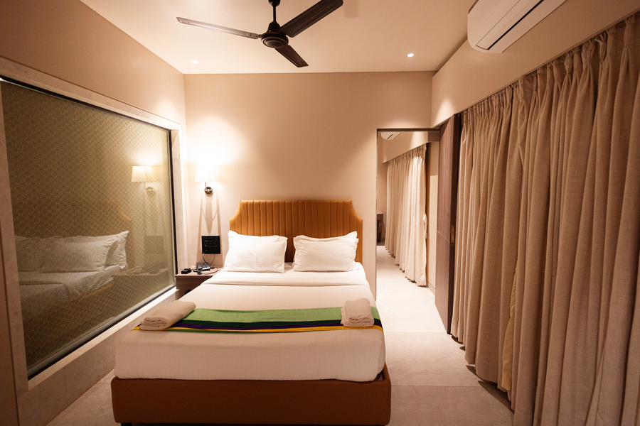 Hotel Golden Tulipz,Andheri,3 star