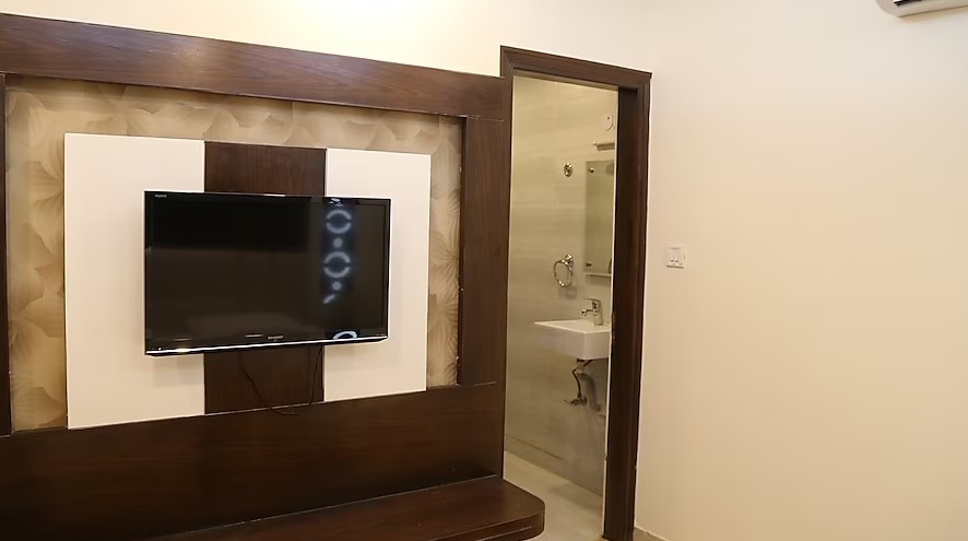 hotel golden wings 2 minute walk from new delhi railway station