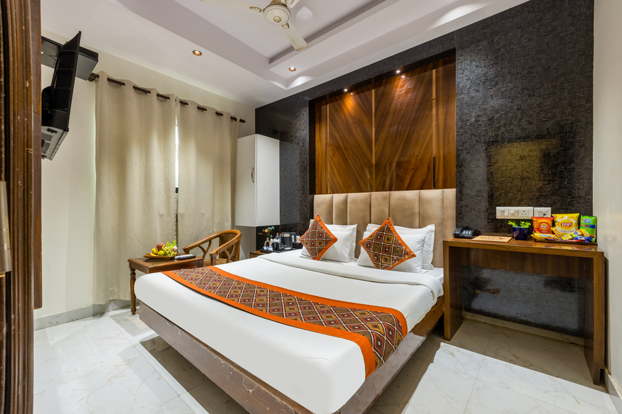 hotel golden wings 2 minute walk from new delhi railway station