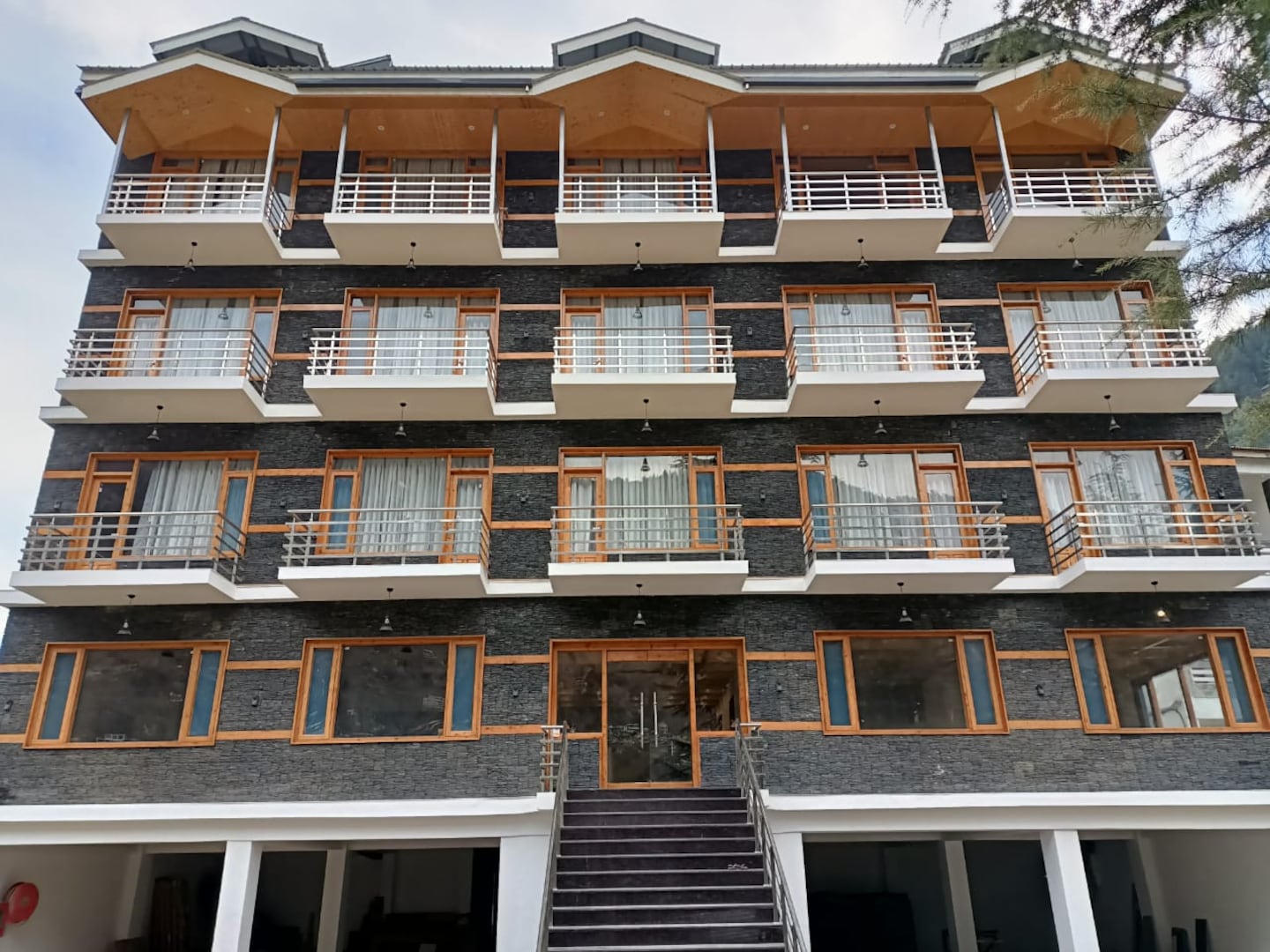 Hotel Mountain Pearl,New Manali>>Manali,3 star
