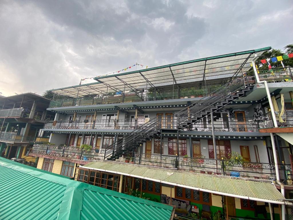 Kalsang Guest House,Dharamkot Road,2 star