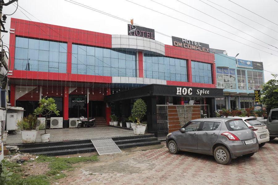 hotel om complex
