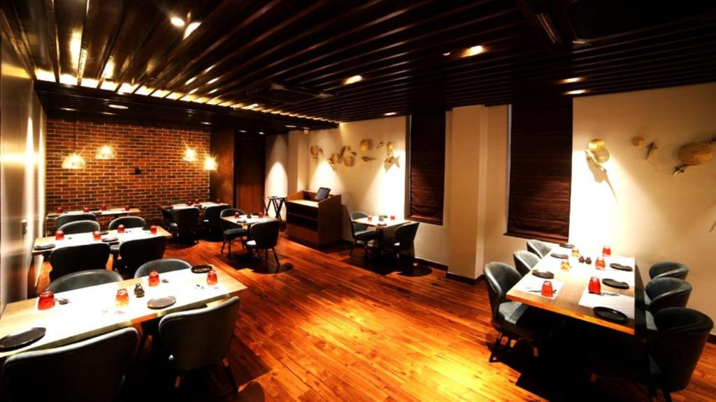 Le Lotus Grand,Jjanki Nagar,3 star