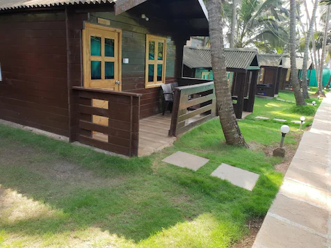 The Cool Huts,Mandrem>>Goa,3 star