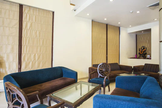 Hotel Raj Continental,Ina Colony,3 star